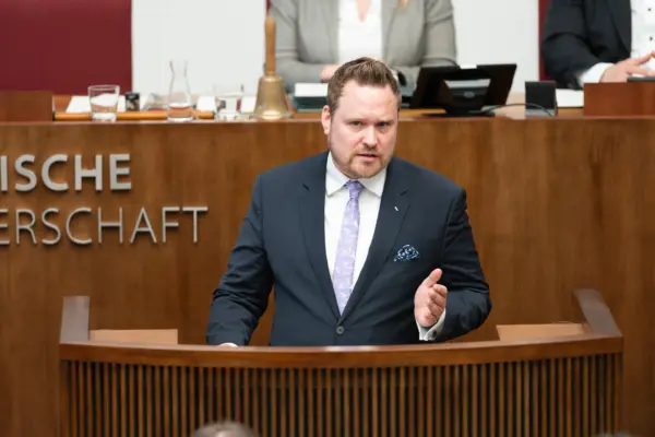 Portrait von Simon Zeimke